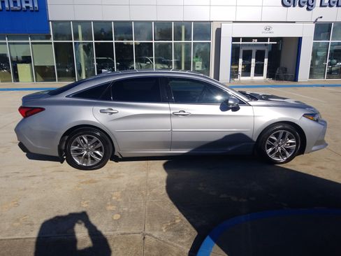 Used 2022 Toyota Avalon XLE image 8