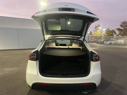 Used 2023 Tesla Model Y Long Range image 14