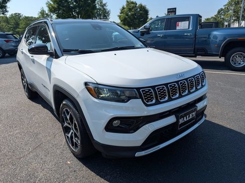 Used 2025 Jeep Compass Limited AWD/4WD image 2