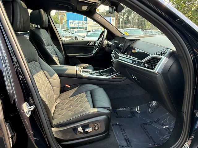 Used 2024 BMW X7 xDrive40i w/ M Sport Package AWD/4WD image 29