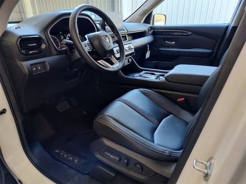 Certified 2025 Honda Pilot EX-L image 2