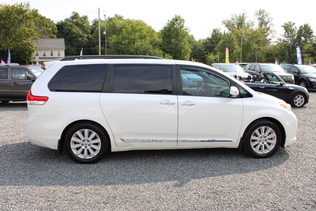 Used 2013 Toyota Sienna Limited w/ Premium Pkg FWD image 6
