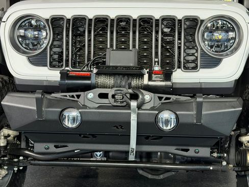 Used 2025 Jeep Wrangler Unlimited Rubicon image 4