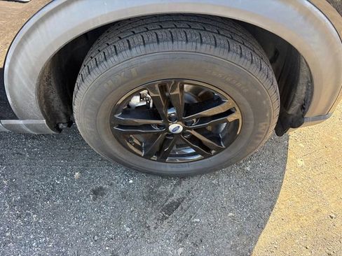 Used 2021 Ford Explorer XLT image 21