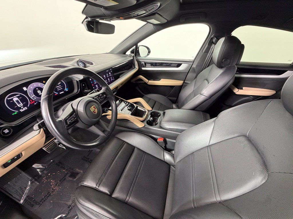 Certified 2024 Porsche Cayenne S AWD/4WD image 4