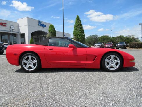 Used 1998 Chevrolet Corvette Convertible w/ Performance Handling Pkg RWD image 2