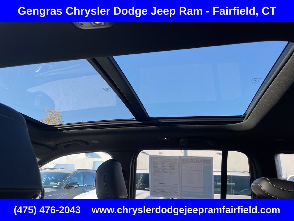Used 2025 Jeep Grand Cherokee Limited AWD/4WD image 41