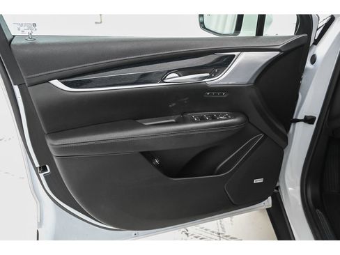 Certified 2025 Cadillac XT5 Premium Luxury image 7