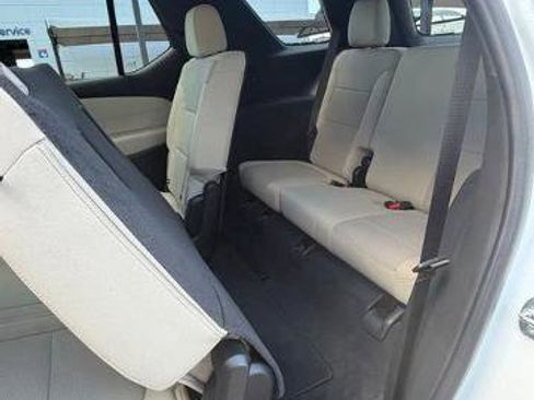 Used 2023 Chevrolet Traverse LS FWD image 13