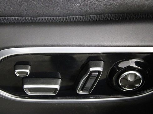 Used 2022 Jeep Grand Cherokee Overland w/ Adv Protech Group III image 20