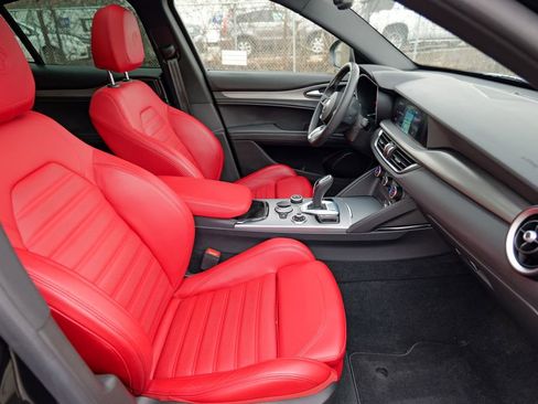 Used 2024 Alfa Romeo Stelvio Ti w/ Performance Driving Package image 36