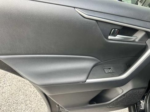 Used 2025 Toyota RAV4 XLE FWD image 21