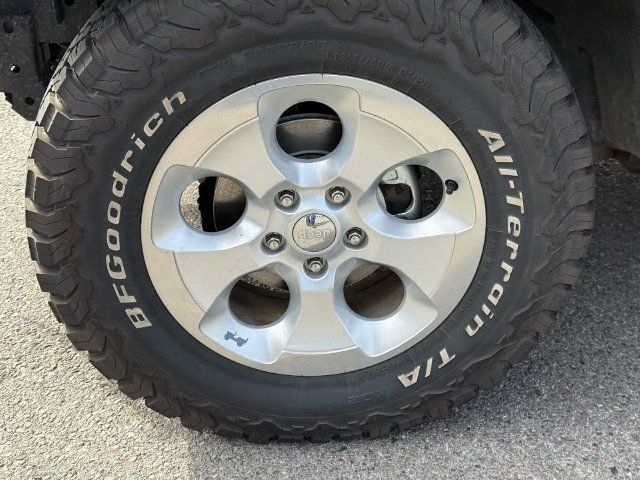 Used 2015 Jeep Wrangler Unlimited Sahara AWD/4WD image 13