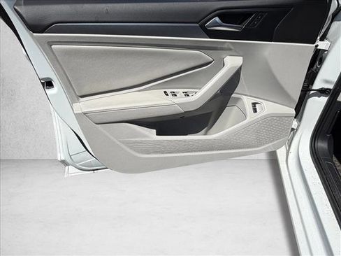 Used 2023 Volkswagen Jetta SE FWD image 12