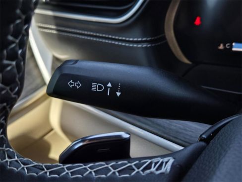 Used 2024 Jeep Grand Cherokee Limited image 33