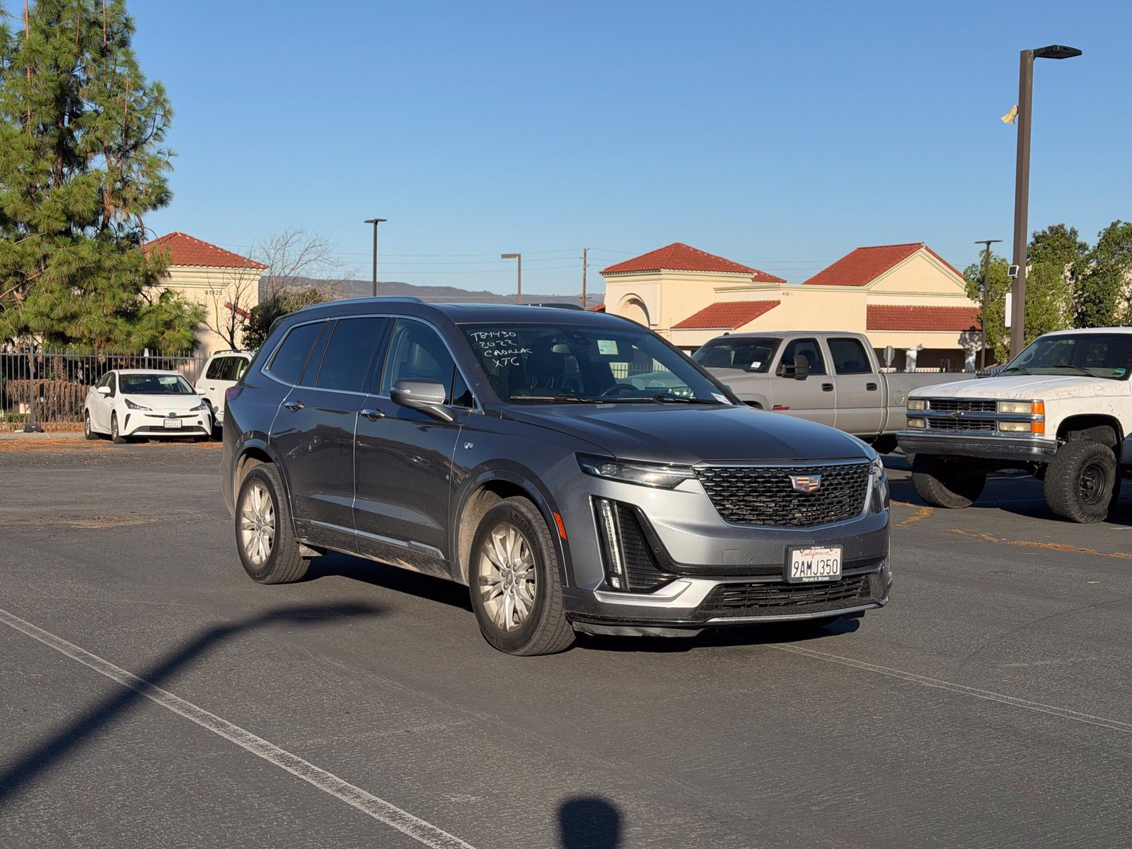 Used 2022 Cadillac XT6 Luxury w/ LPO, Floor Liner Package FWD image 2