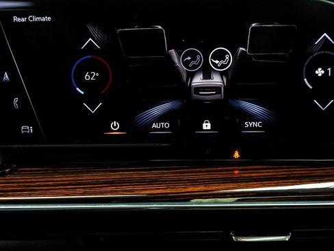 Used 2021 Cadillac Escalade Premium Luxury image 34