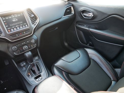 Used 2021 Jeep Cherokee Trailhawk image 11