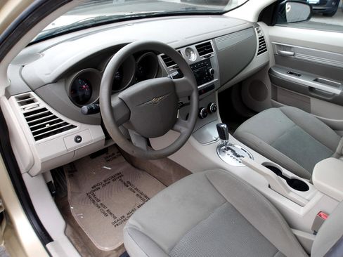 Used 2010 Chrysler Sebring Touring image 10