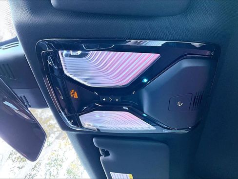 Used 2023 BMW 330i Sedan w/ Driving Assistance Package image 31