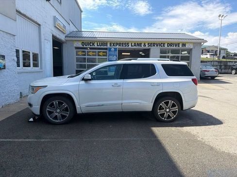 Used 2017 GMC Acadia Denali w/ Technology Package AWD/4WD image 2