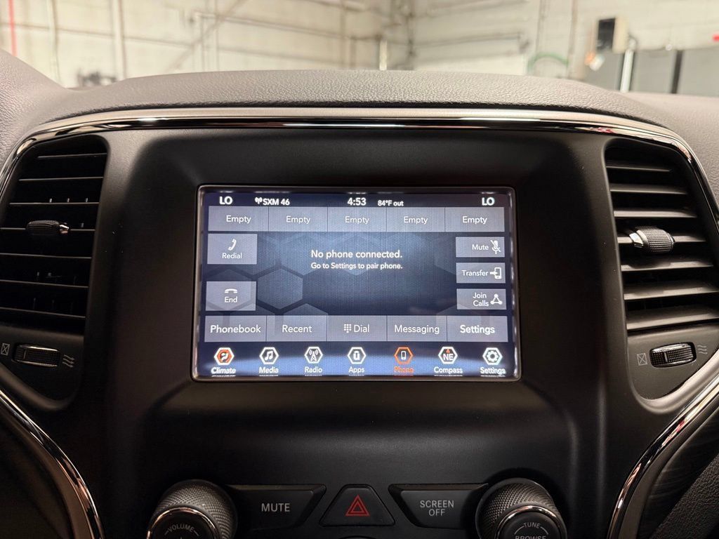 Certified 2020 Jeep Grand Cherokee Laredo AWD/4WD image 15