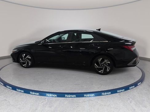 Used 2024 Hyundai Elantra Limited FWD image 9