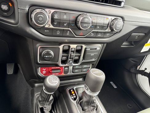 New 2026 Jeep Gladiator Mojave w/ Safety Group AWD/4WD image 24