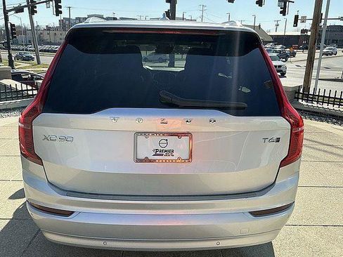 Used 2022 Volvo XC90 T6 Momentum w/ Advanced Package AWD/4WD image 9