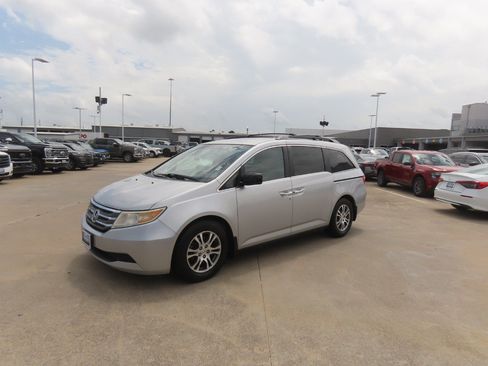 Used 2013 Honda Odyssey EX image 2