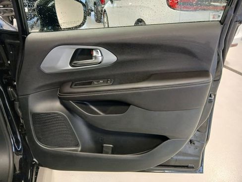 New 2026 Chrysler Pacifica Limited image 15