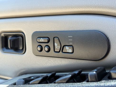 Used 2005 GMC Sierra 2500 SLT w/ Heavy-Duty Power Package AWD/4WD image 16