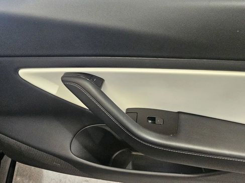 Used 2018 Tesla Model 3 Performance image 6