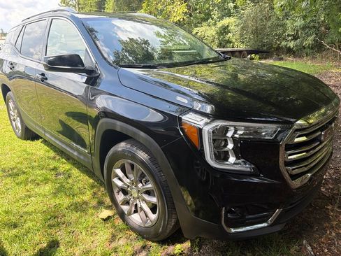 Used 2024 GMC Terrain SLT AWD/4WD image 2