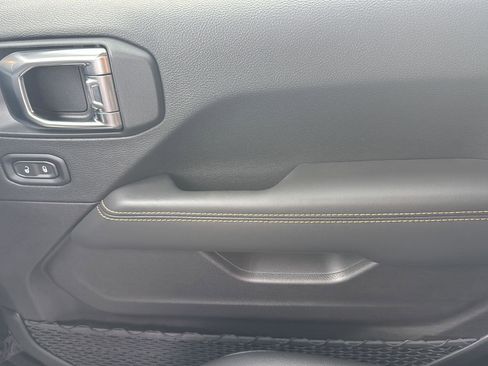 New 2025 Jeep Gladiator High Tide image 25