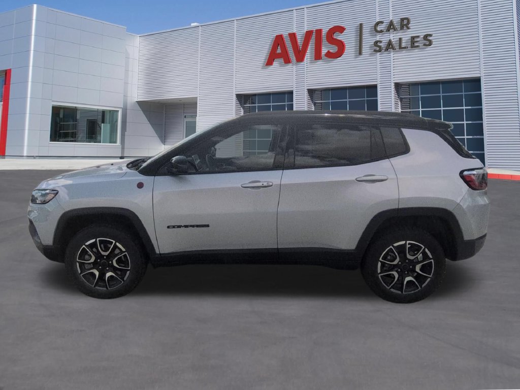 Used 2025 Jeep Compass Trailhawk AWD/4WD image 10