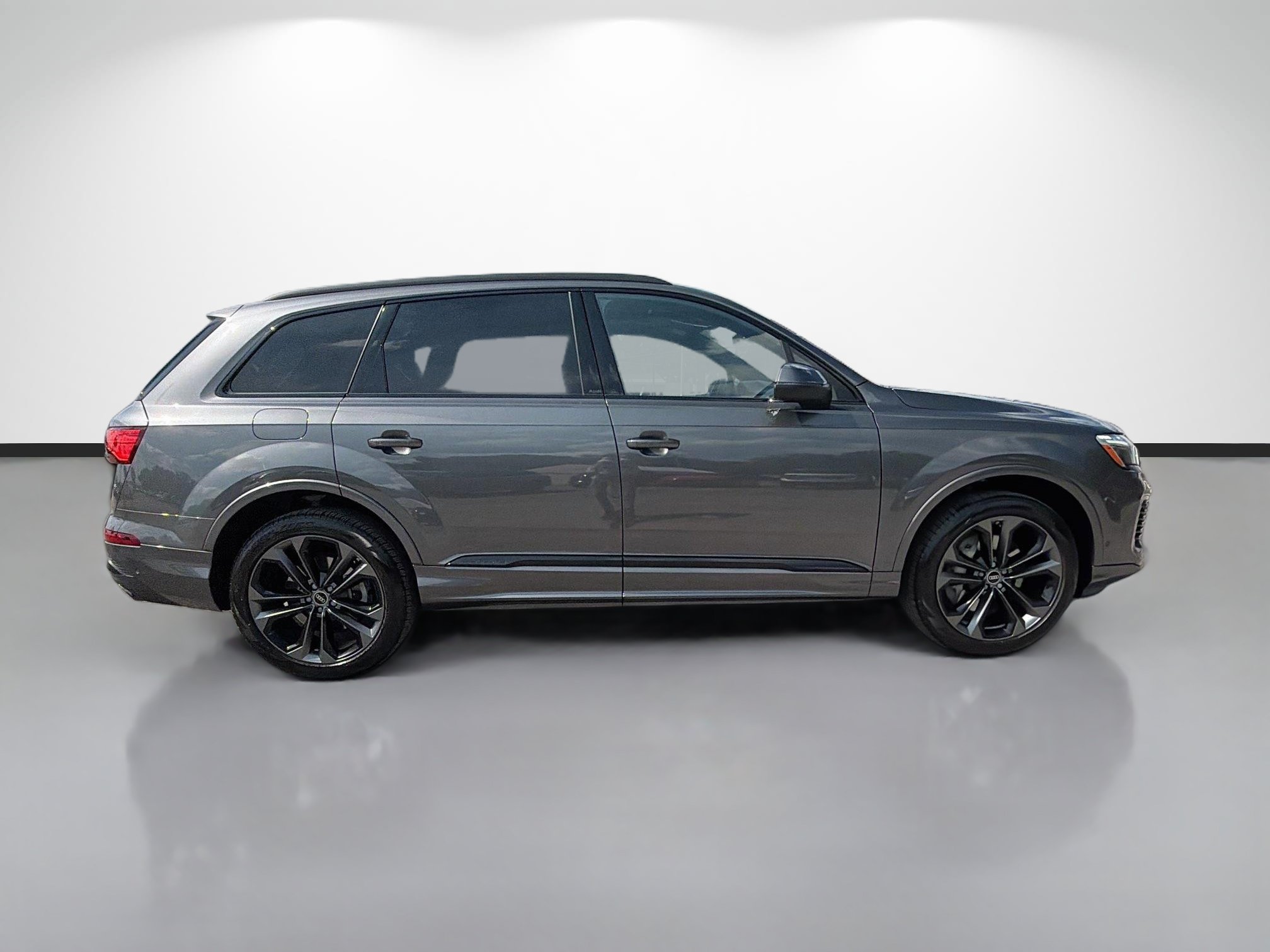 Used 2025 Audi Q7 3.0T Premium Plus AWD/4WD image 2