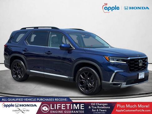Used 2025 Honda Pilot Touring image 1