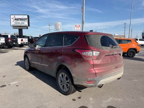 Used 2017 Ford Escape SE image 5