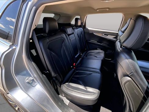 Used 2023 Lincoln Nautilus AWD w/ Premium Package image 18