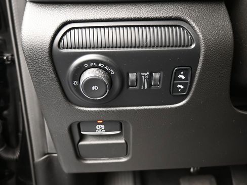 Used 2024 Jeep Wagoneer 2WD image 35