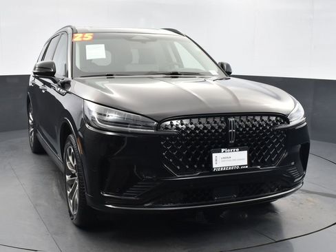 Certified 2025 Lincoln Aviator AWD w/ Jet Appearance Package image 6