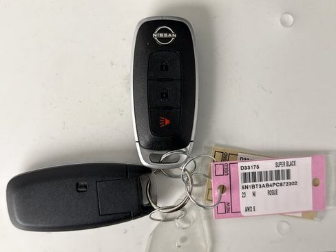 Used 2023 Nissan Rogue S AWD/4WD image 19