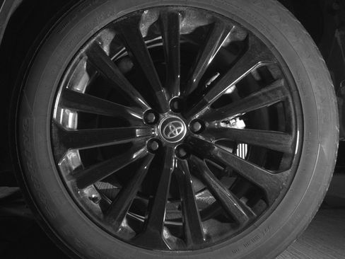 Used 2025 Toyota Highlander XSE image 14