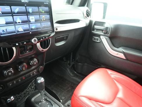 Used 2016 Jeep Wrangler Unlimited Sahara w/ Max Tow Package AWD/4WD image 29