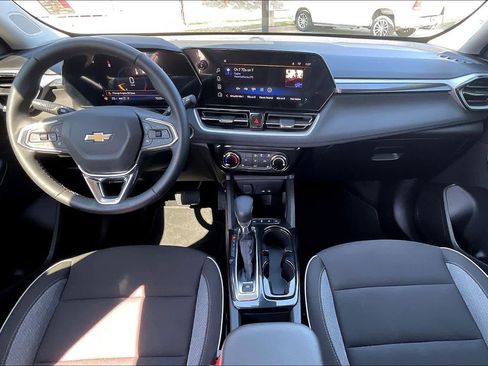 Used 2025 Chevrolet TrailBlazer LT w/ LT Cold Weather Package AWD/4WD image 15
