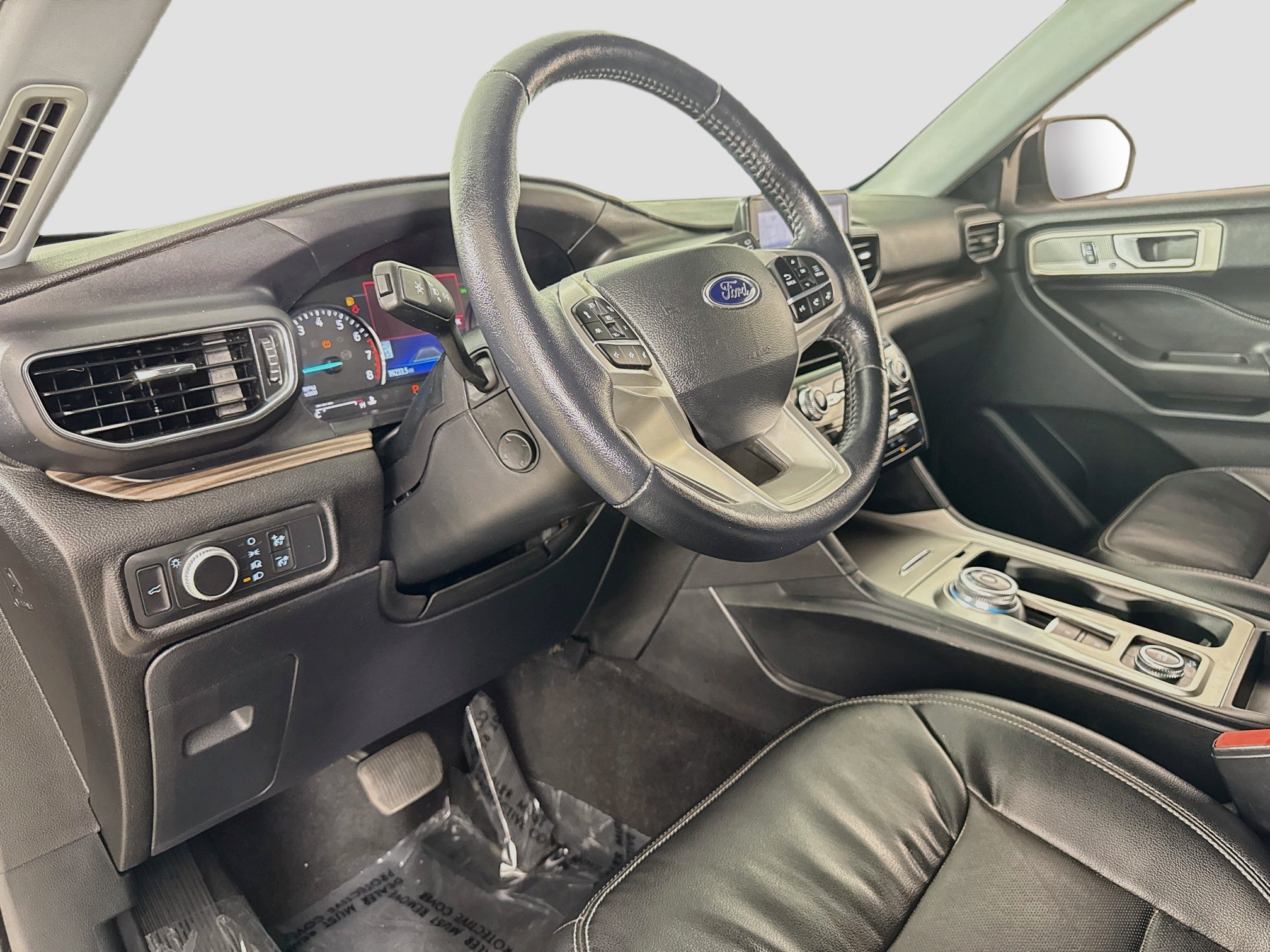 Used 2023 Ford Explorer Limited w/ Equipment Group 301A AWD/4WD image 11