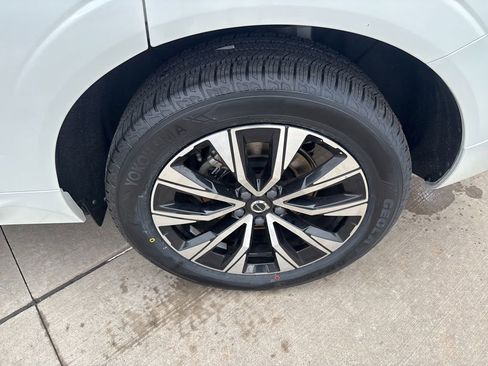 Certified 2023 Volvo XC60 B5 Plus AWD/4WD image 15