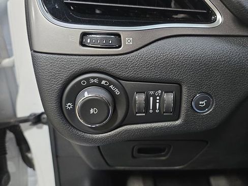 Used 2020 Jeep Cherokee Limited image 26