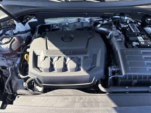 Used 2023 Volkswagen Tiguan SE image 17